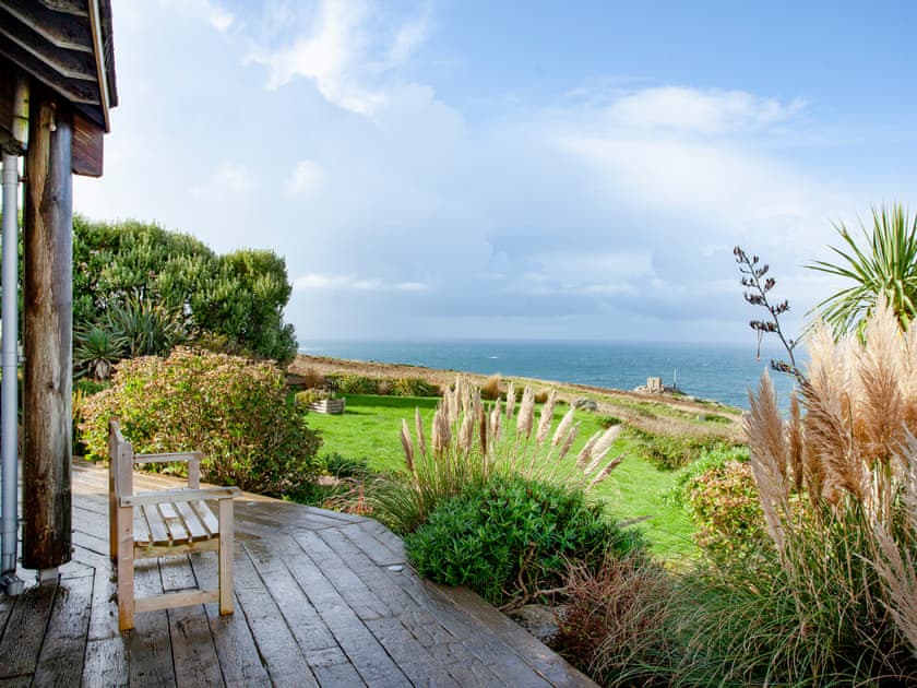 Sitting-out-area with spectacular views | Shark Fin, Sennen