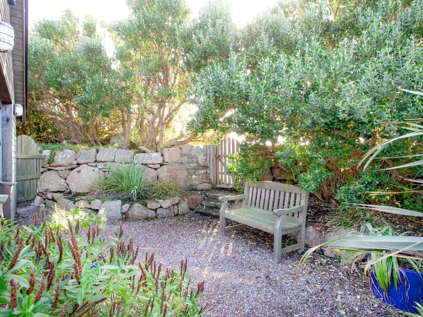Sitting-out-area | Shark Fin, Sennen