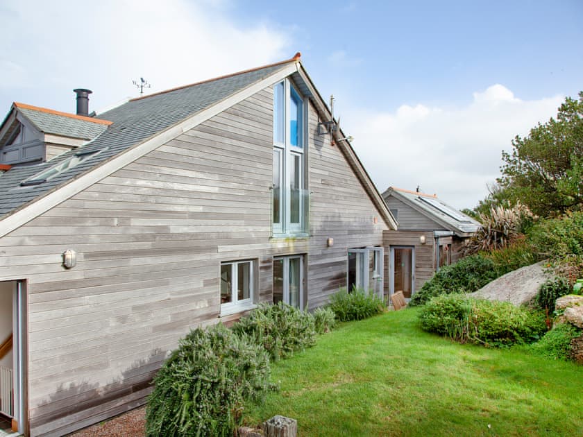 Beautifully landscaped gardens | Shark Fin, Sennen