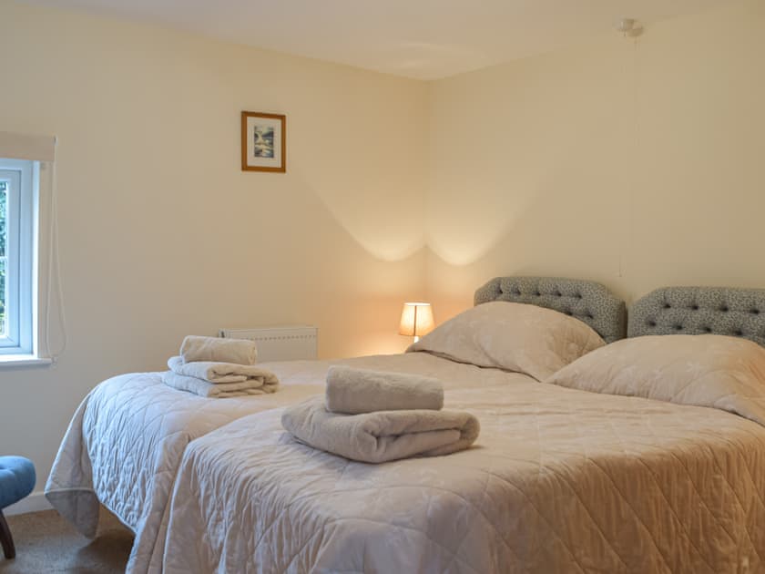 Twin bedroom | Cowslip Cottage, Keeston