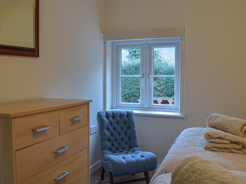 Twin bedroom | Cowslip Cottage, Keeston