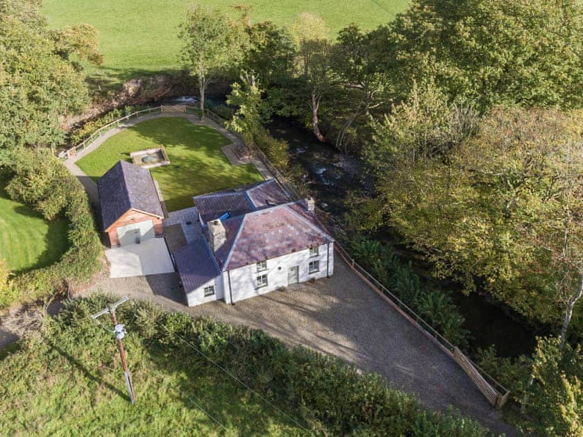 Min yr Afon, Lampeter