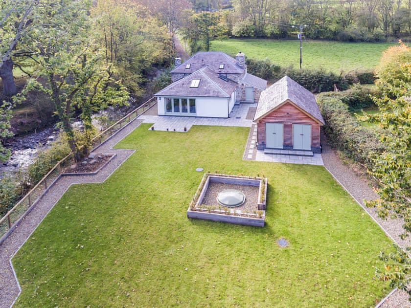 Min yr Afon, Lampeter