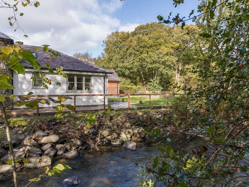 Min yr Afon, Lampeter