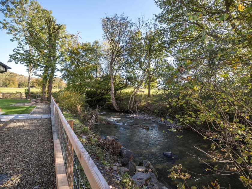 Min yr Afon, Lampeter