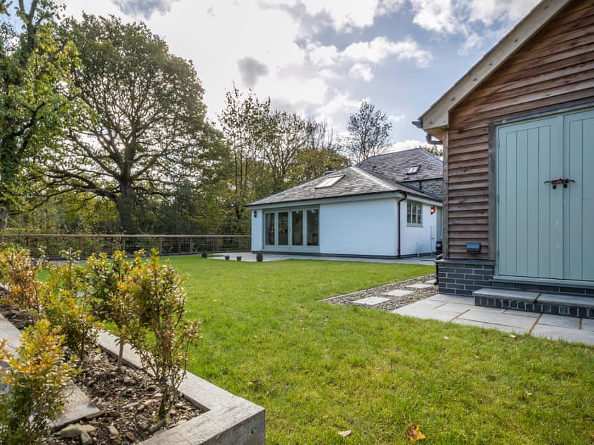 Min yr Afon, Lampeter