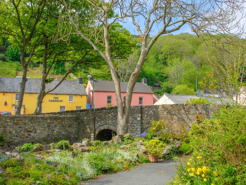 Maes y Ffynnon, Kingheriot Isaf, near Middle Mill.