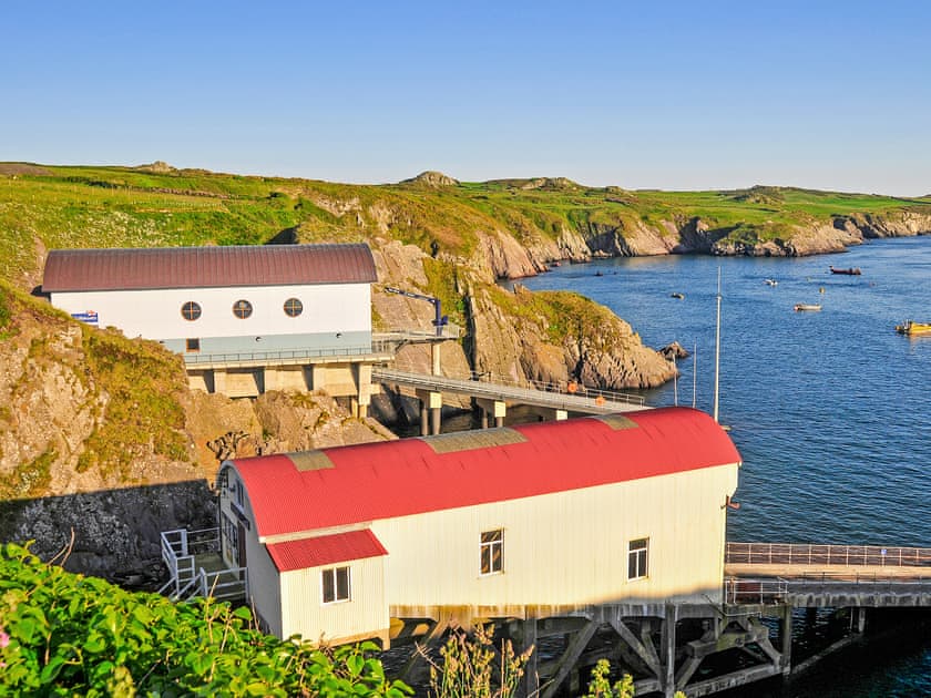 Grassholm Cottage - Newgale Holiday Cottages, Roch, near Haverfordwest