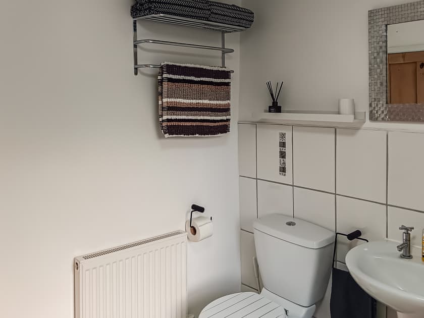 Bathroom | Bumblebee Cottage, Sheringam