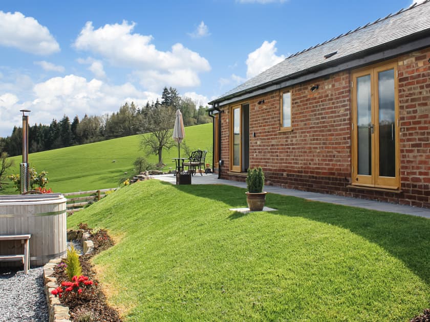 Exterior | Meg’s Rest, Bettws Cedewen