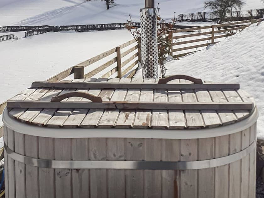 Hot tub | Meg’s Rest, Bettws Cedewen
