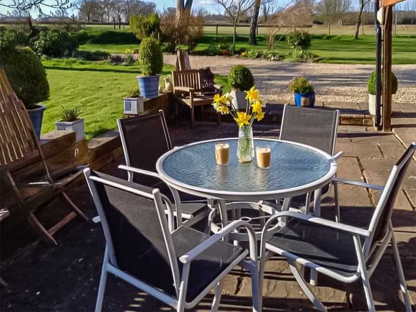 Sitting-out-area | Fieldview Snug, Wincanton
