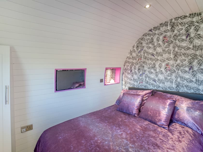 Let’s Glamp Retro Madonna - Let’s Glamp Retro, Llandysul