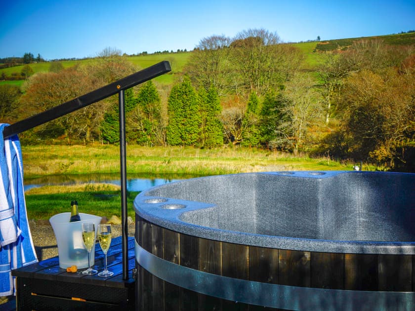 Let’s Glamp Retro Madonna - Let’s Glamp Retro, Llandysul