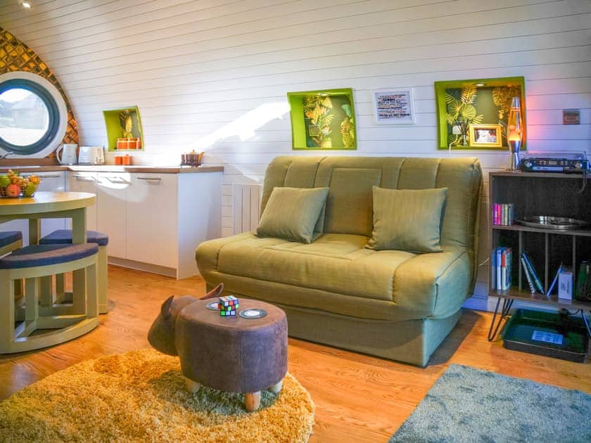  Let’s Glamp Retro Queen - Let’s Glamp Retro, Llandysul