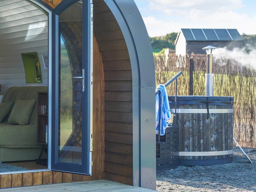  Let’s Glamp Retro Queen - Let’s Glamp Retro, Llandysul