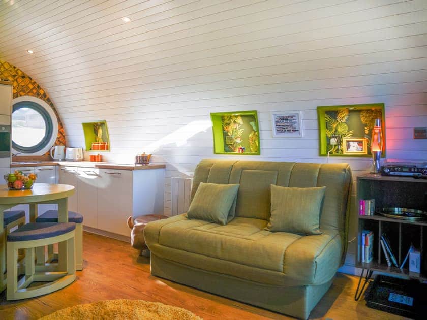  Let’s Glamp Retro Queen - Let’s Glamp Retro, Llandysul