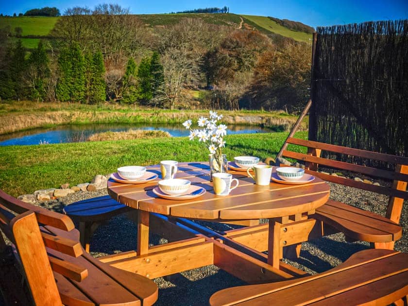 Let’s Glamp Retro Queen - Let’s Glamp Retro, Llandysul