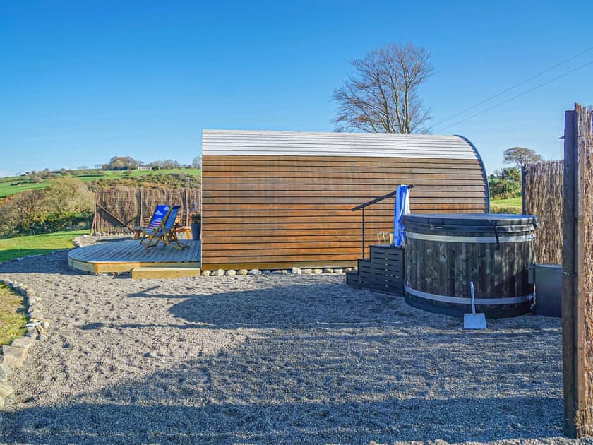 Let’s Glamp Retro Queen - Let’s Glamp Retro, Llandysul