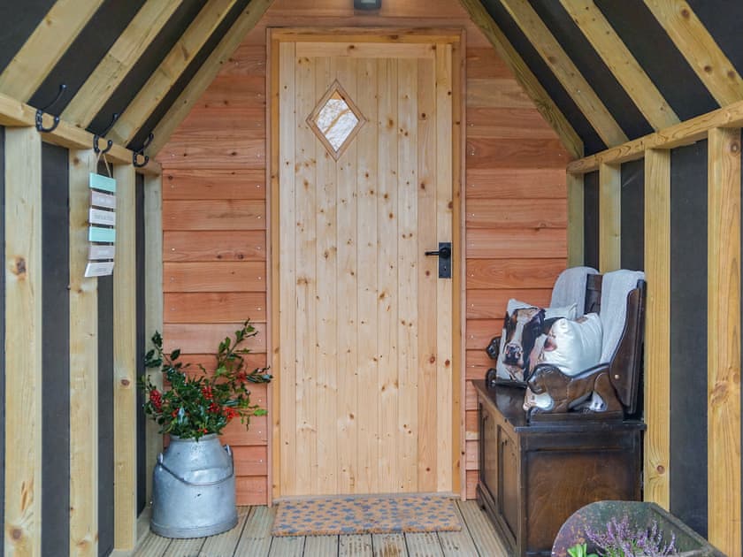 Cwt Celyn (Holly Hut) - Mountain Meadow Cabins, Abergele