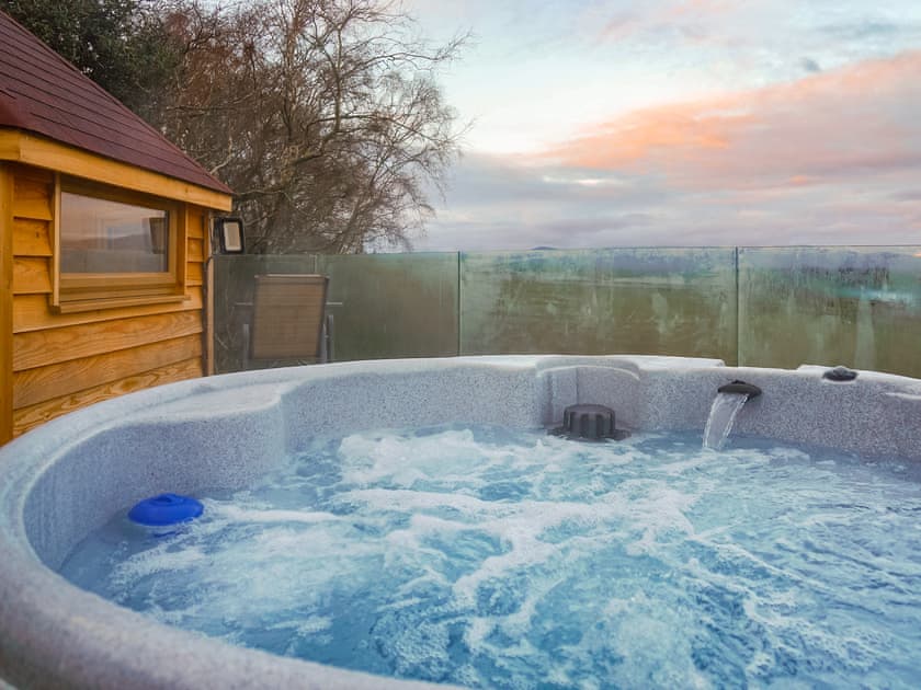 Cwt Celyn (Holly Hut) - Mountain Meadow Cabins, Abergele