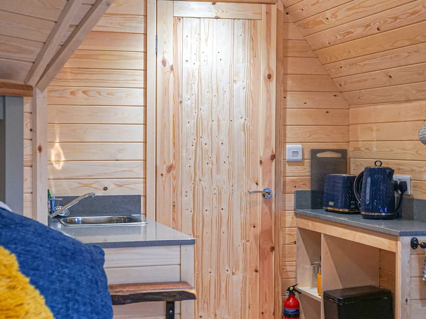 Cwt Celyn (Holly Hut) - Mountain Meadow Cabins, Abergele