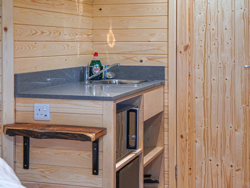 Cwt Celyn (Holly Hut) - Mountain Meadow Cabins, Abergele