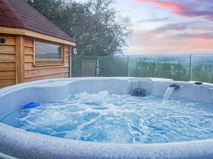 Cwt Celyn (Holly Hut) - Mountain Meadow Cabins, Abergele