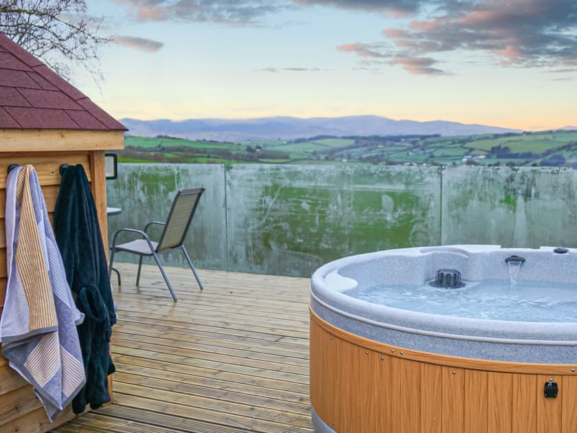Cwt Celyn (Holly Hut) - Mountain Meadow Cabins, Abergele