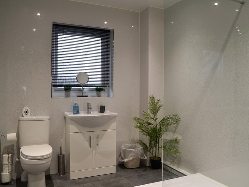 Bathroom | Woodlane - Cairnyard Holiday Lodges, Beeswing, near Dumfries