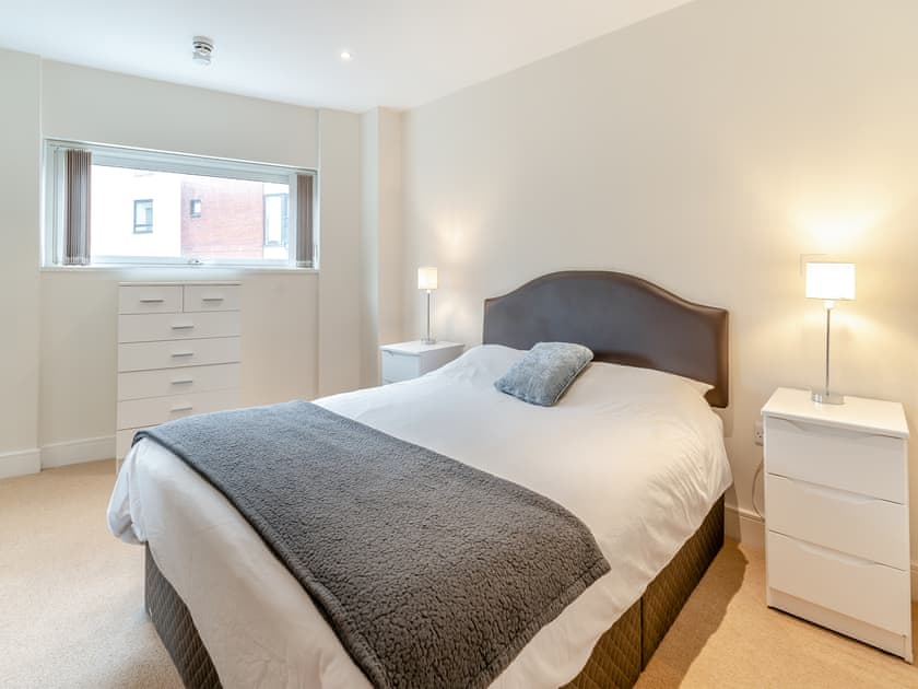 Double bedroom | Apartment 13 - Meridian Tower, Swansea
