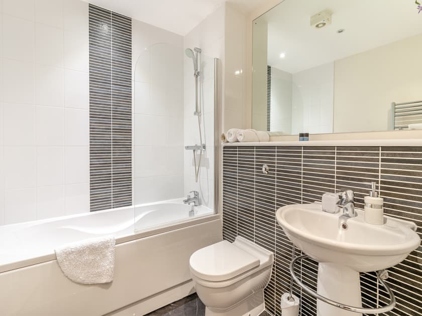 Bathroom | Apartment 13 - Meridian Tower, Swansea