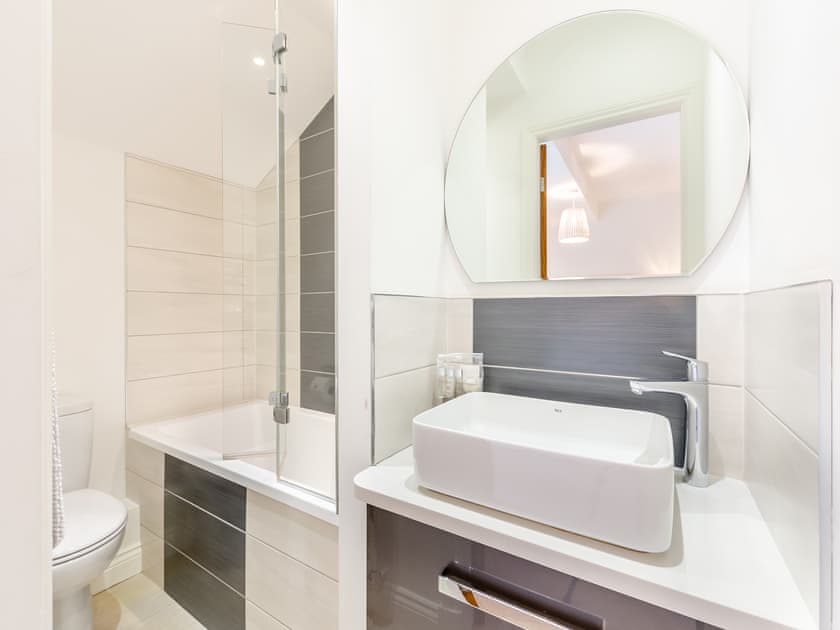 En-suite | Adair Cottage - Meresyke Farm, Wigglesworth, near Settle