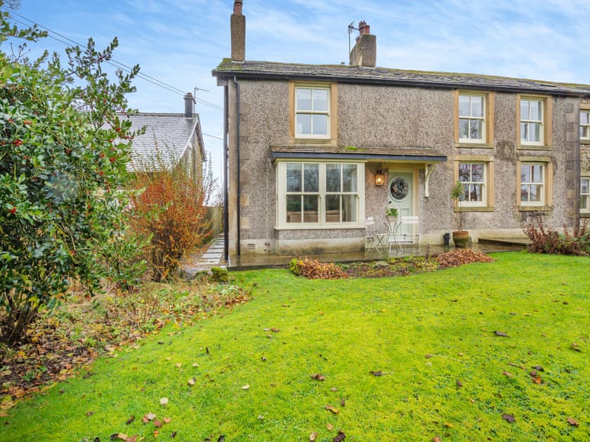 Lawned garden | Graydon Cottage - Meresyke Farm, Wigglesworth, near Settle