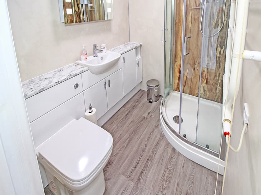 Shower room | Estuary Flat, Porthmadog