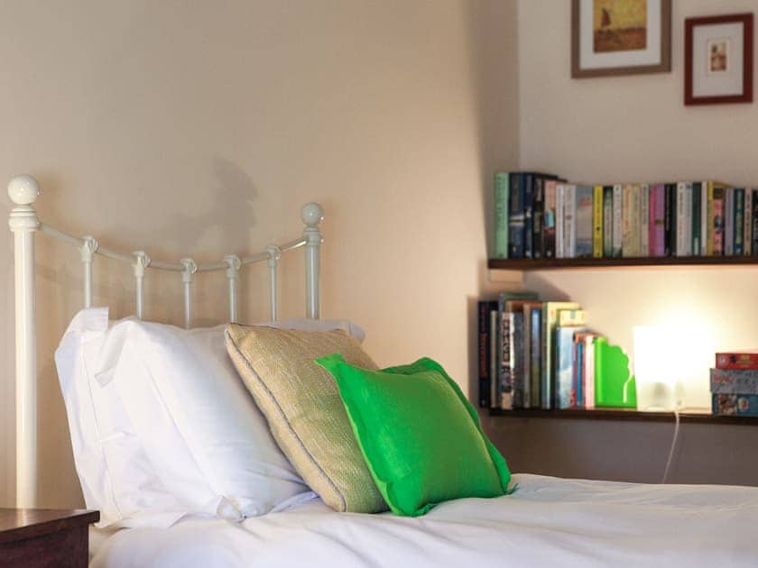 Twin bedroom | Stable Lad’s Cottage, Glasbury, near Hay-on-Wye