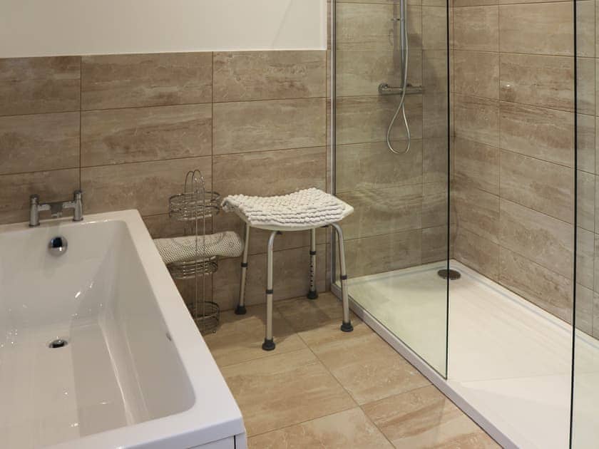 Bathroom | Beudy Wern Goch - Glanllyn, Llanuwchlyn, near Bala