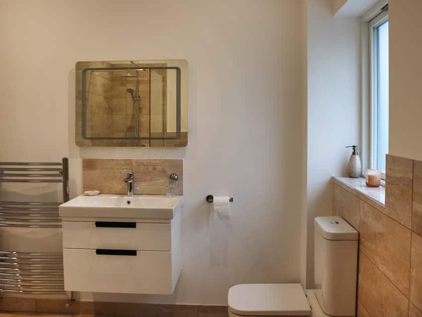 Bathroom | Beudy Wern Goch - Glanllyn, Llanuwchlyn, near Bala