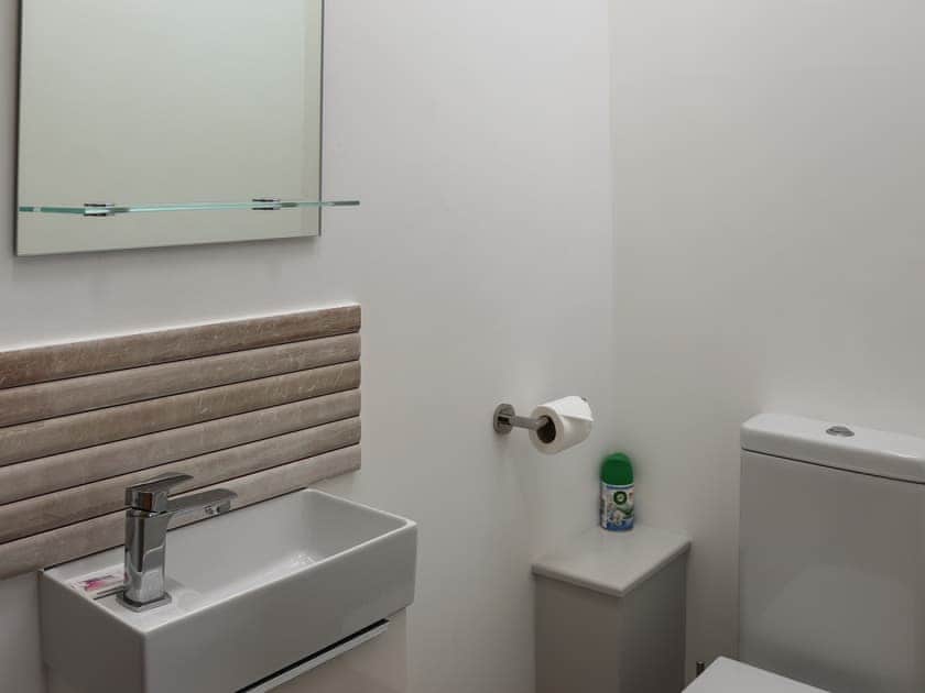 Bathroom | Beudy Wern Goch - Glanllyn, Llanuwchlyn, near Bala