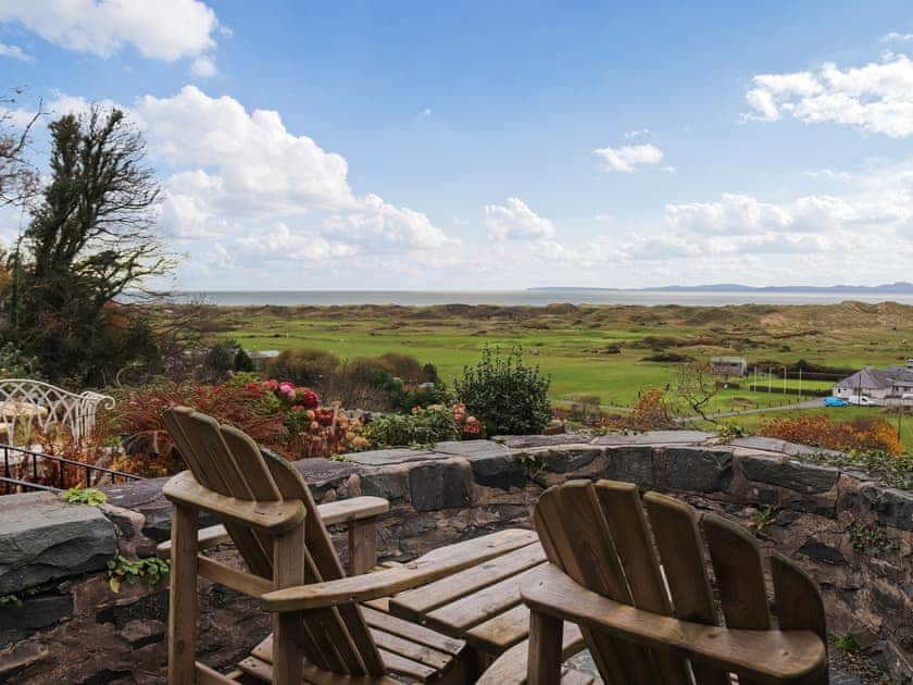 Sitting-out-area | Bryn Hyfryd, Harlech
