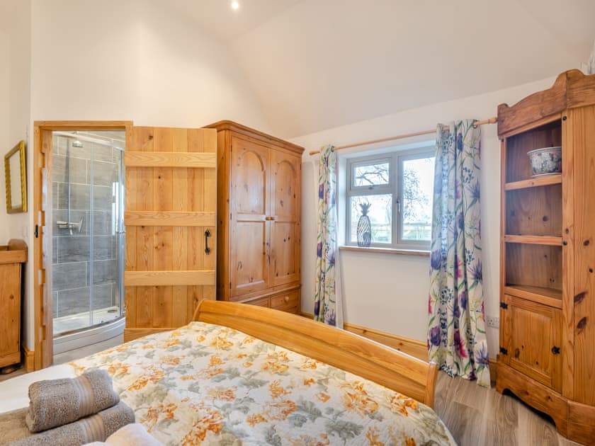 Double bedroom | The Old Greenhouse - Panton House Farm, Wragby