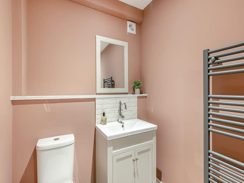 Bathroom | Pen Isa’r Llan - Pen Isa’r Llan, Bala