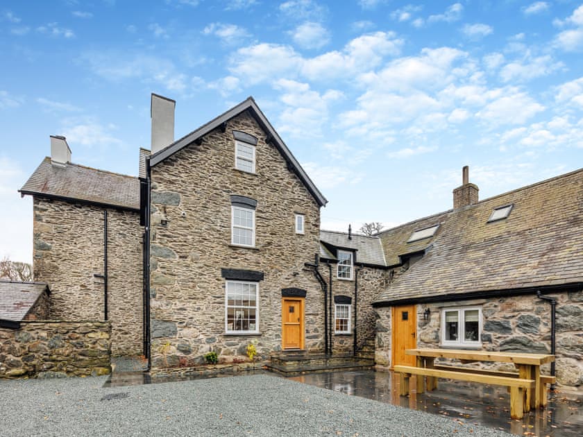 Exterior | Pen Isa’r Llan - Pen Isa’r Llan, Bala
