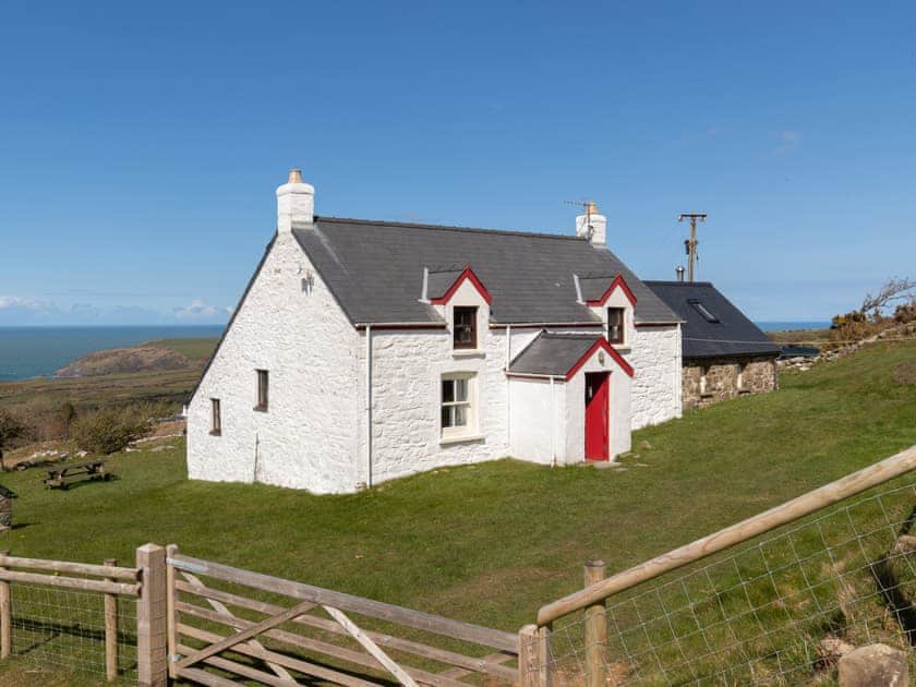 Fagwr Meredith, Dinas Cross