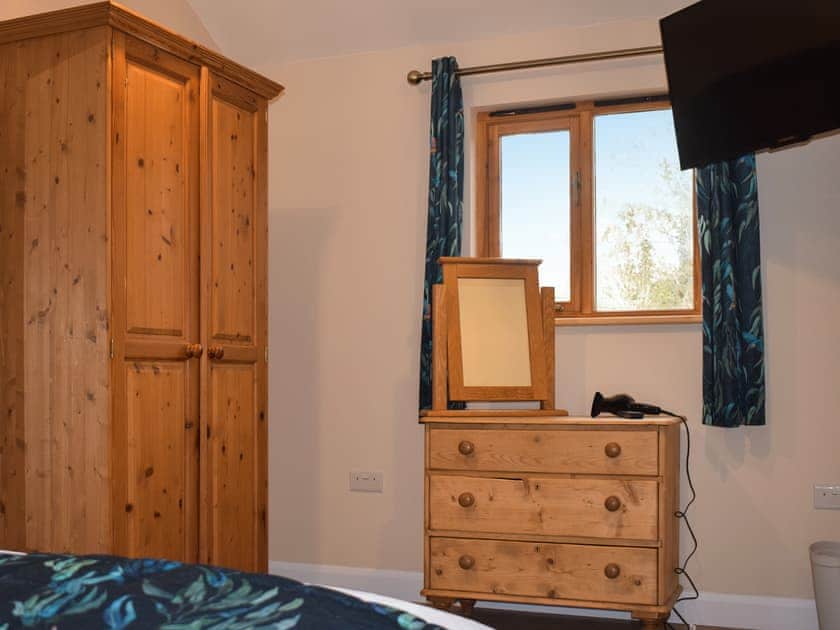 Double bedroom | Fig Tree Barn, Hankham, near Pevensey