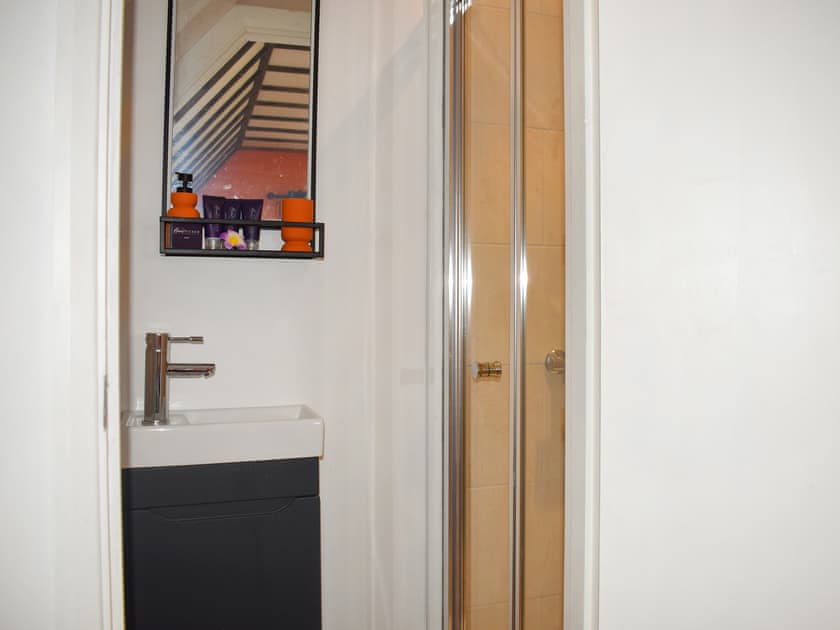 Bathroom | Kingfisher Granary, Battle