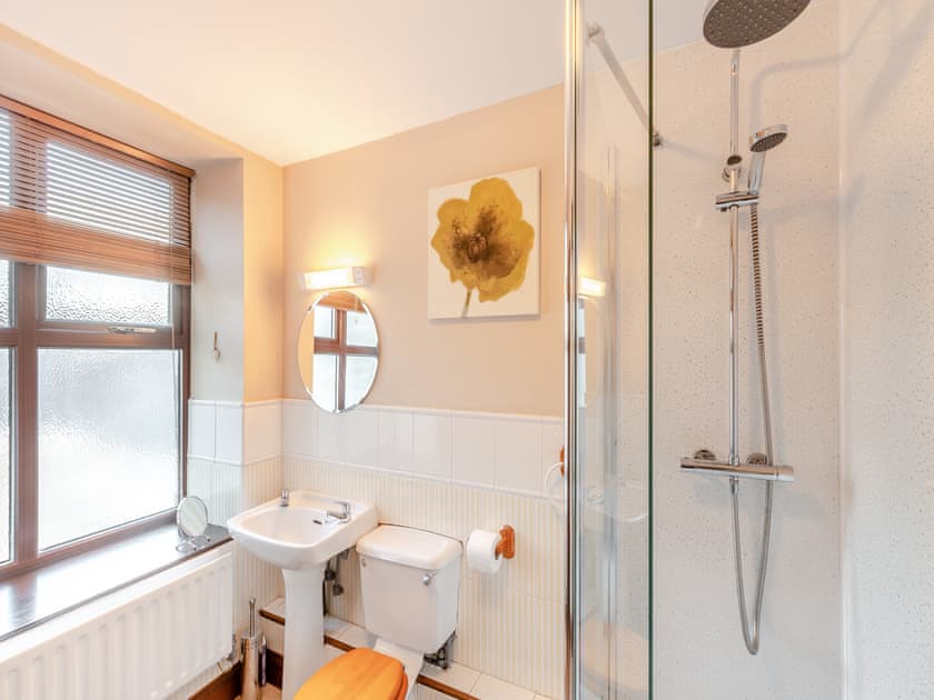 Shower room | The Drovers Rest - The Old Drapery Apartments, Haltwhistle