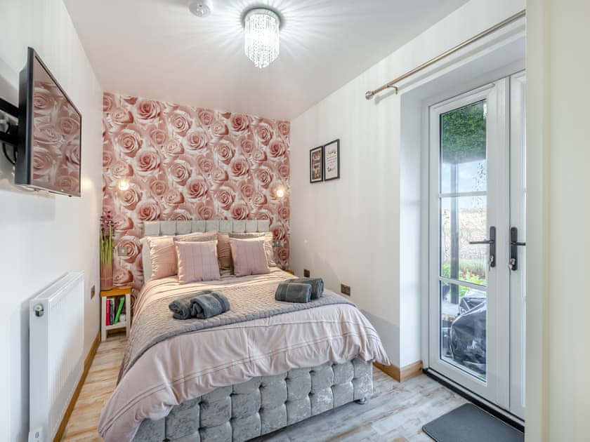Double bedroom | Rose Cottage, Peldon