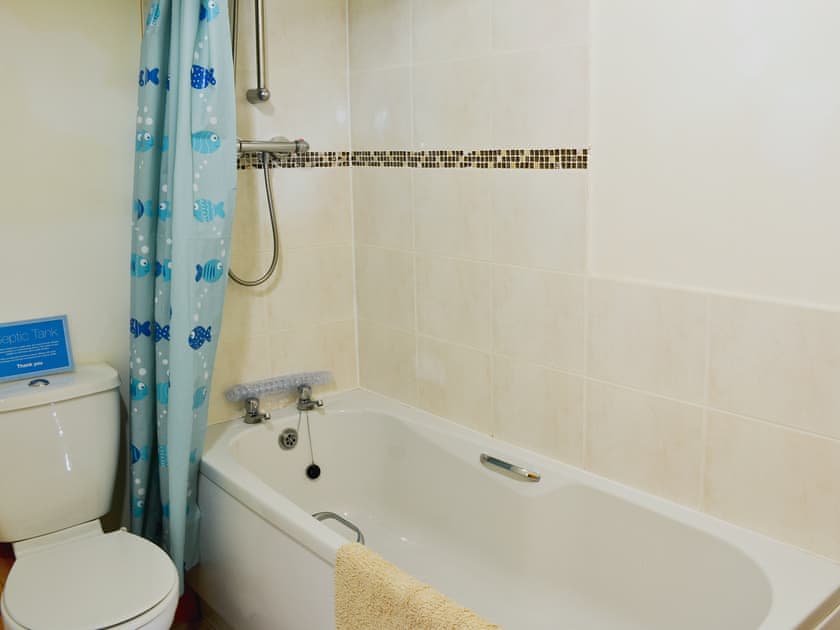 Bathroom | Meadow Cottage - Ocean View, Flamborough, near Bridlington