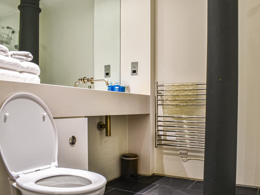 Bathroom | Mayflower 60, Plymouth